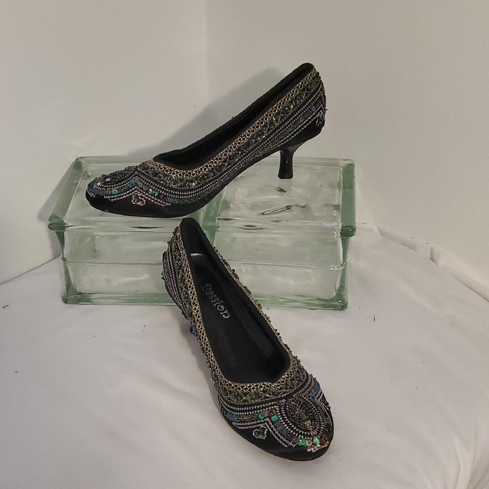 Chic Black and Gold Heels for a Glamorous Look